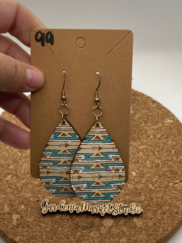 099 Aztec Line Teardrop Dangle Earrings